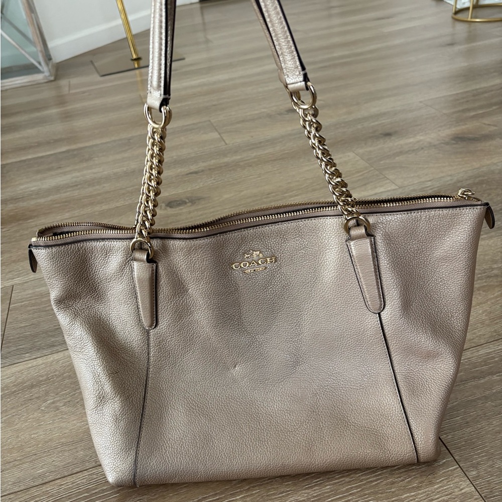 Coach Beige Leather Shoulder Bag with Gold Chain - Picture 9 of 11